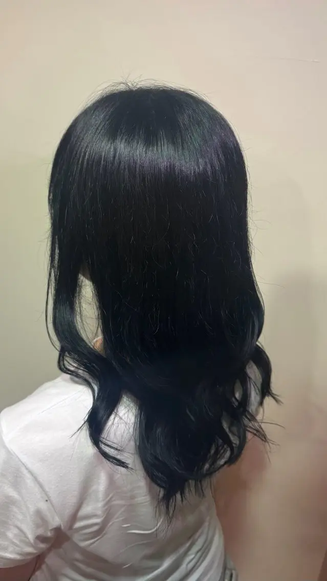 カラー 黒髪 ブルーカラー ブルーブラック ヘアカラー トリートメント 岡田 望夢のヘアスタイル