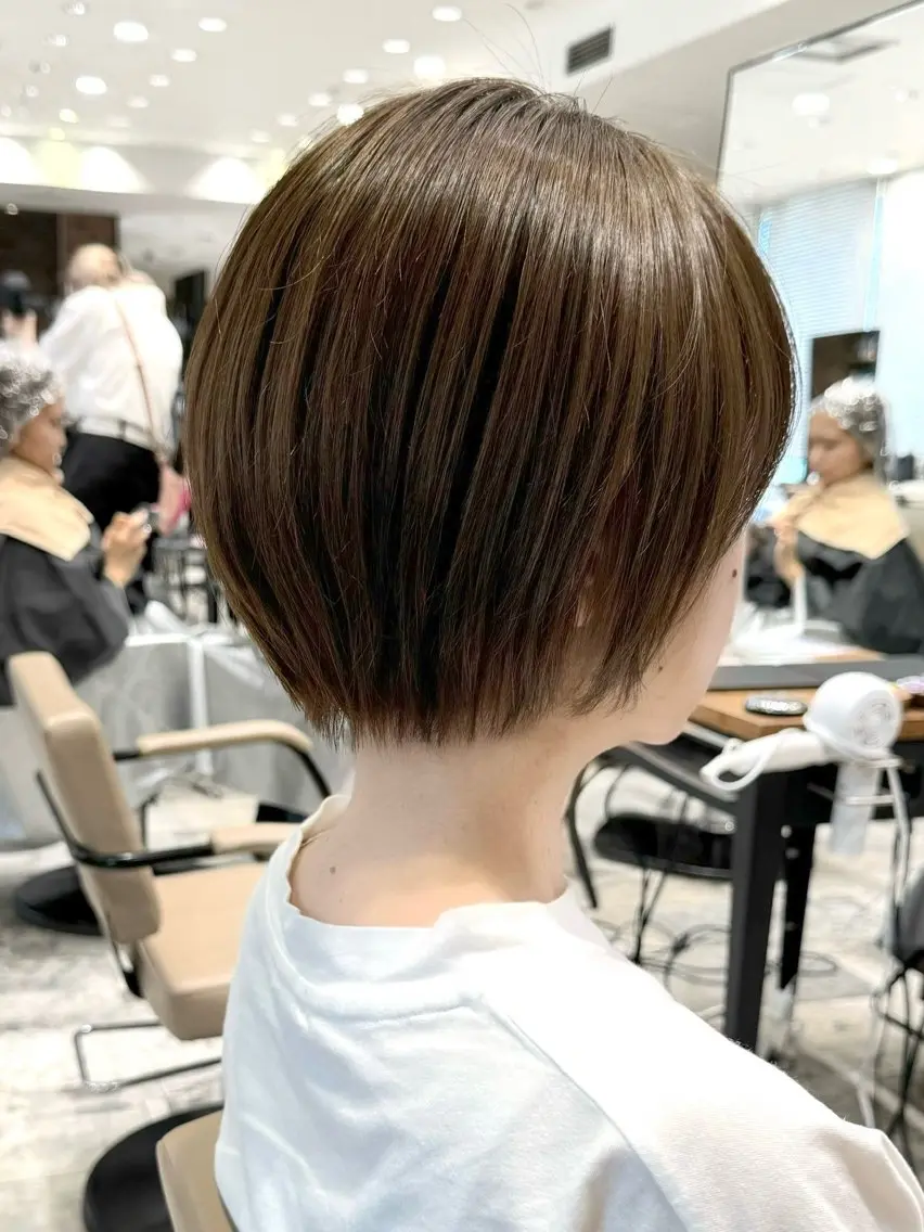 ショート カラー カット ヘアカラー トリートメント 💍新宿ショート 💍岩田莉奈のヘアスタイル