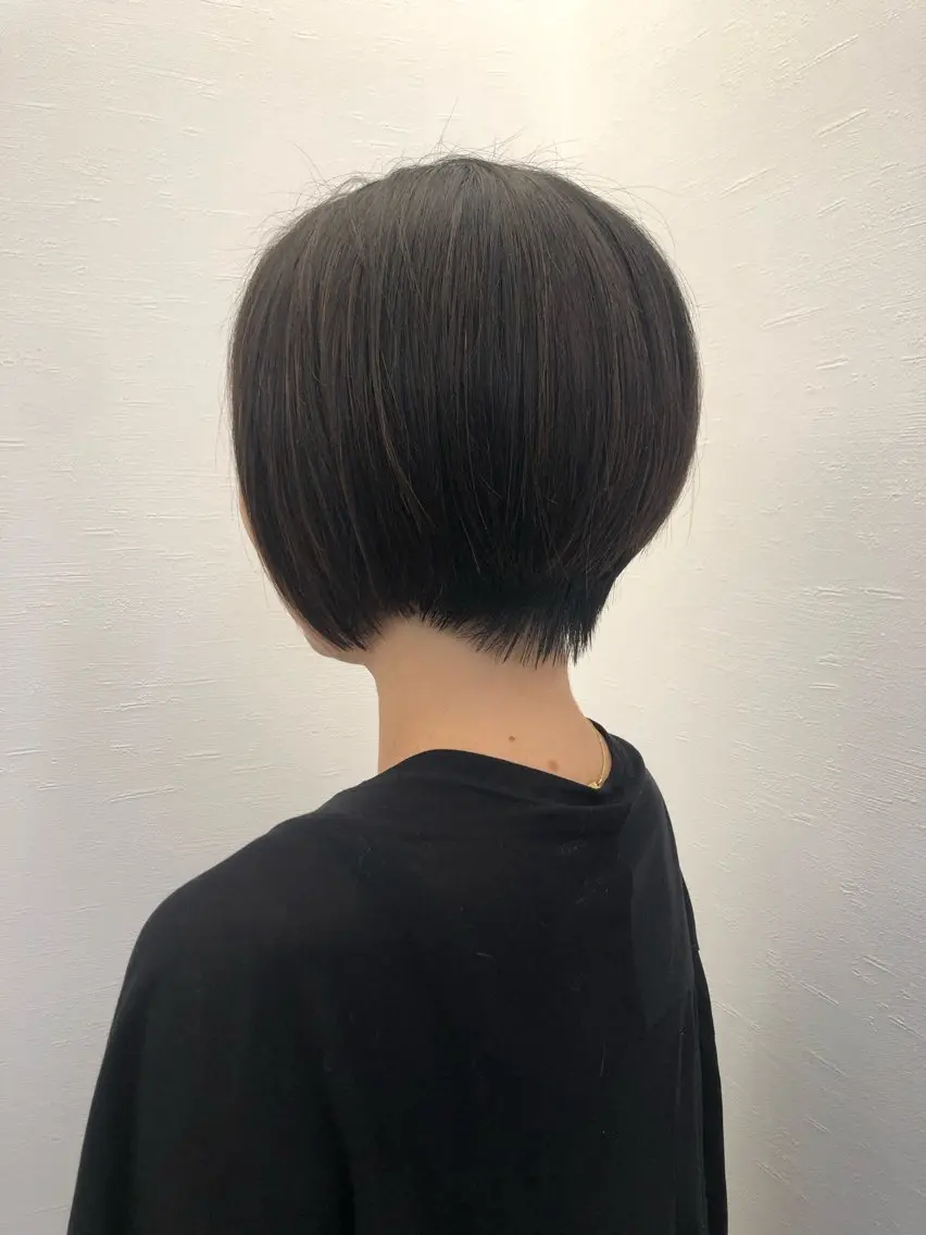 ショート ツノガイ エリのヘアスタイル