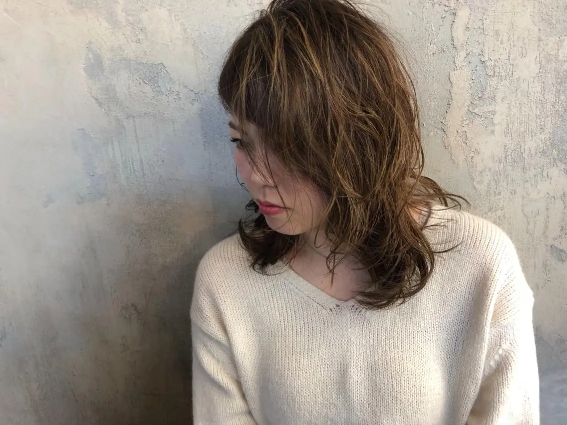 ミディアム カラー ハイライトカラー ハイライト 安永 里帆のヘアスタイル