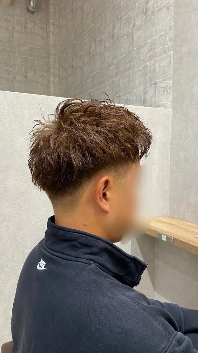 ショート レイヤーカット・透明 感カラー✨️春山栞菜のヘアスタイル
