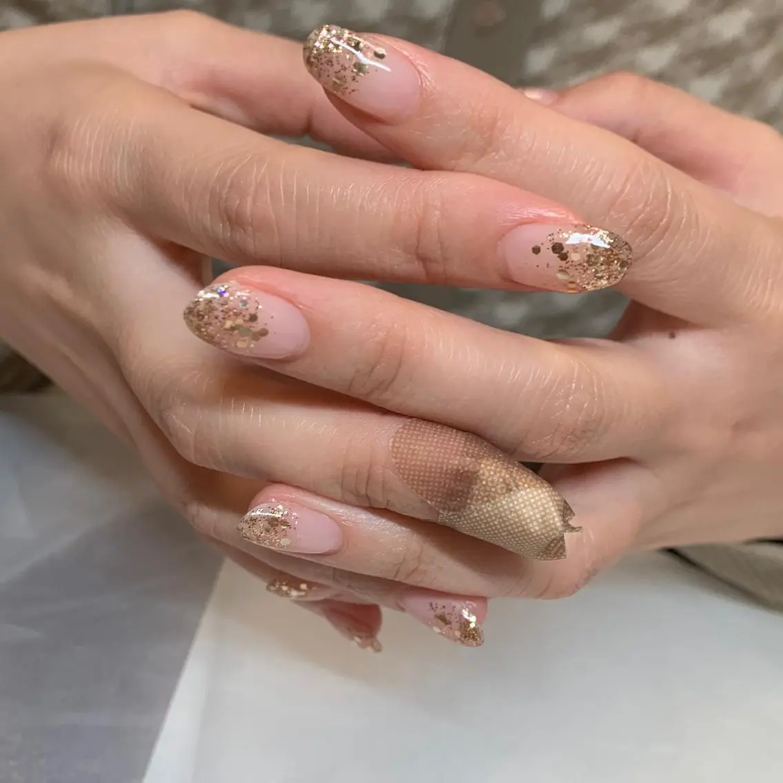 【hand】先端ラメネイル(ベースナチュラルワンカラー×グリッター)sampleよりお選び下さい【オフ・ケア込み】の写真