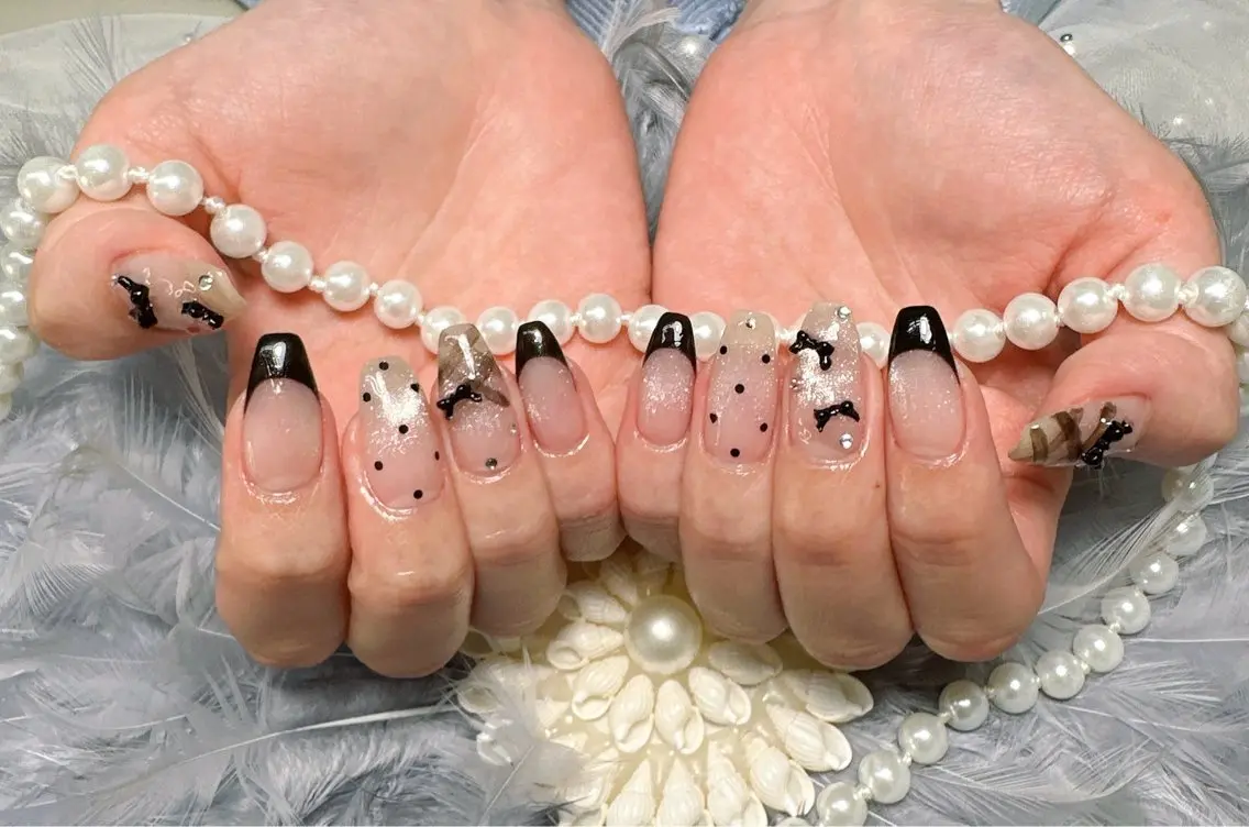 ネイル ドット フレンチネイル ハンドネイル Pretty Nail Salonのネイルデザイン