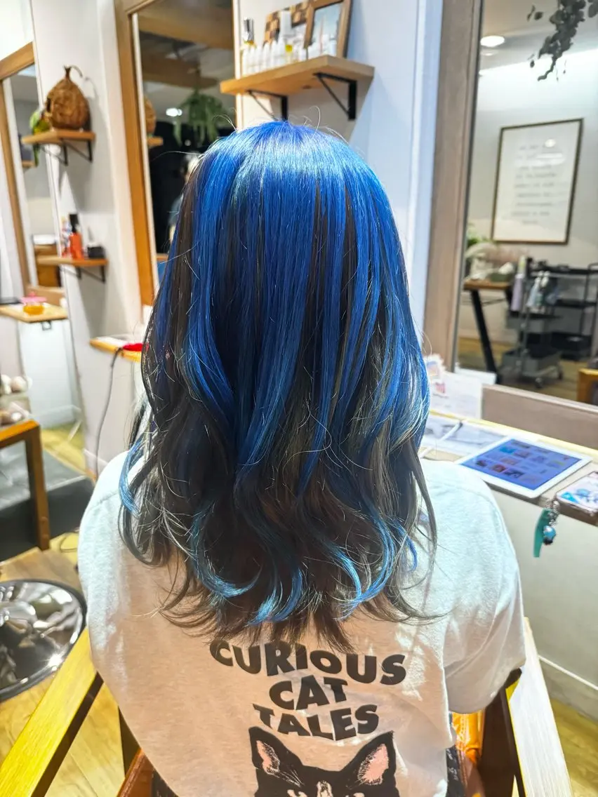 ロング カラー ブリーチ ブルーカラー ヘアカラー トリートメント ツキダテ ユイのヘアスタイル