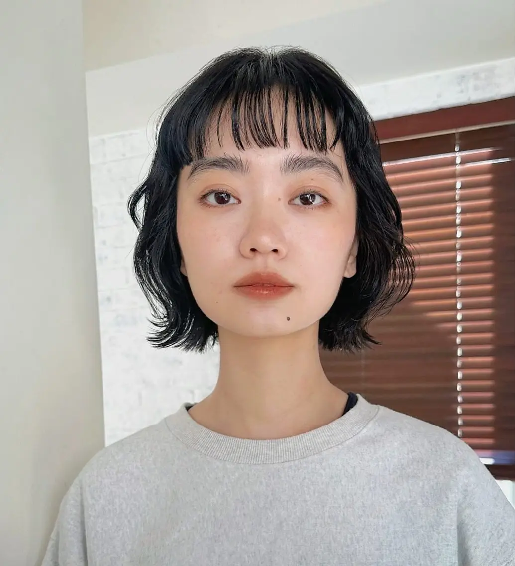 ショート ボブ オン眉 ❤️アヤカ レイヤーカット❤️のヘアスタイル