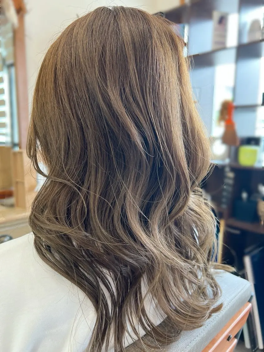 ロング カラー ベージュカラー オリーブベージュ hair works raptureのヘアスタイル