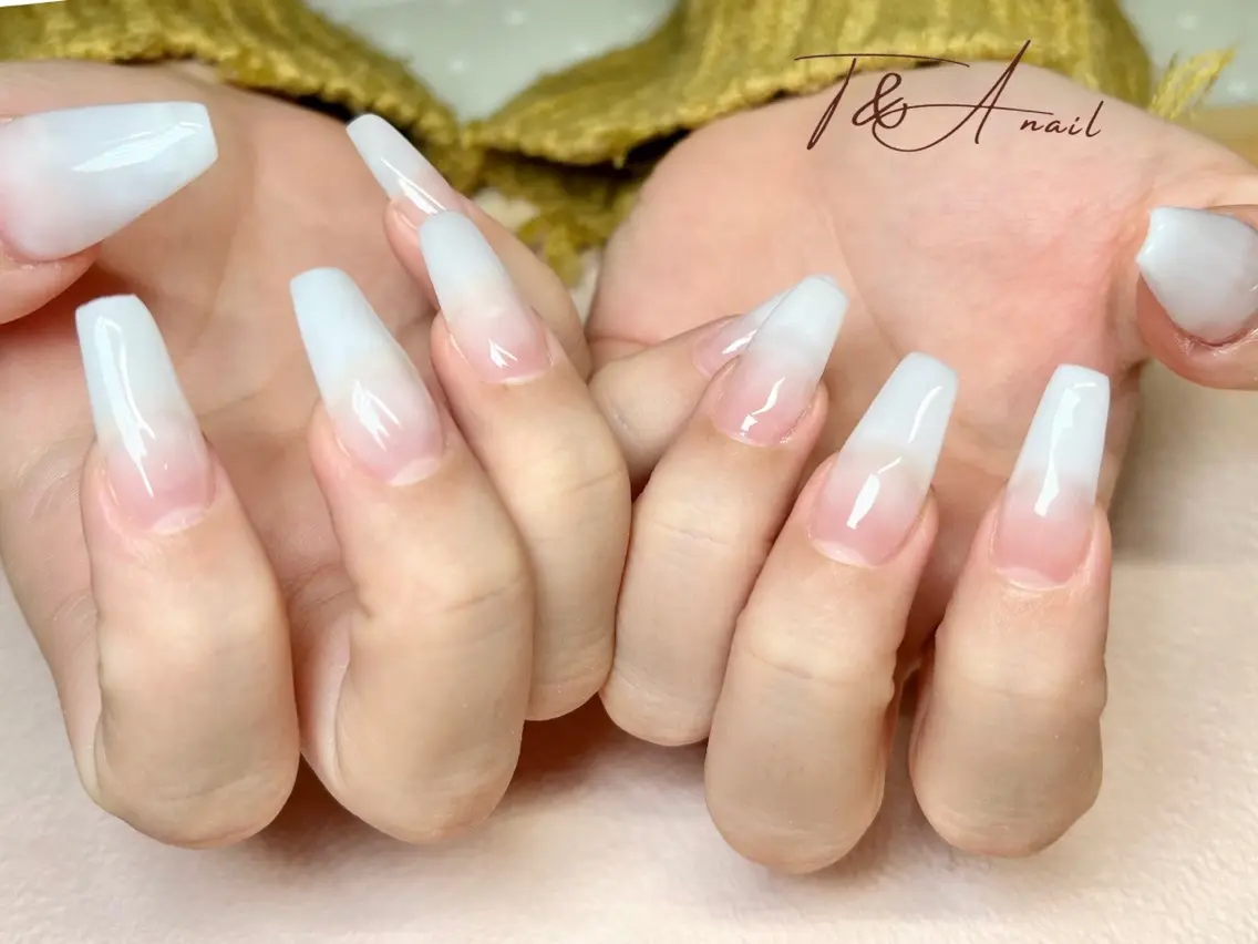 ネイル 長さ出し ジェルネイル グラデーション スカルプネイル ホワイト T&A nailのネイルデザイン