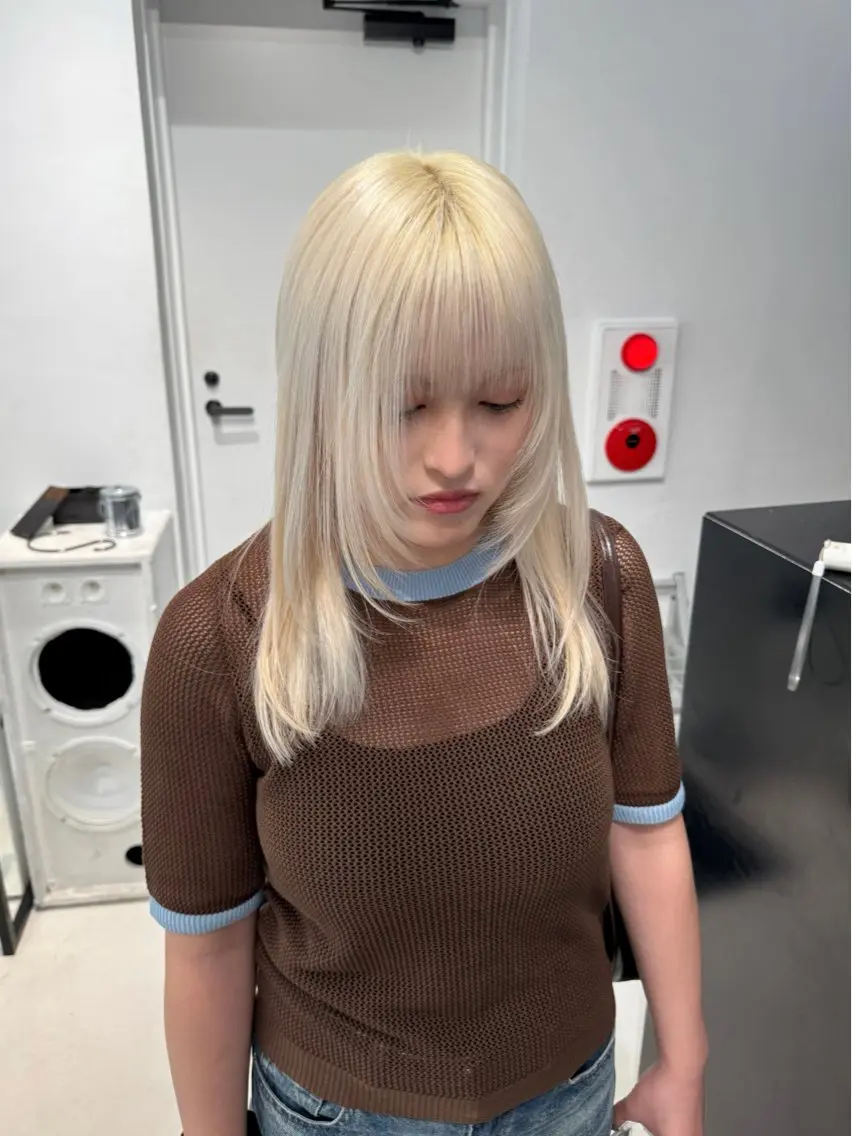 セミロング カラー ヘアアレンジ ブリーチ 抜きっぱなしブロンド ブロンド ホワイトブロンド カット ヘアカラー トリートメント 艶ハイトーン/ヘア アレンジAYAKAのヘアスタイル