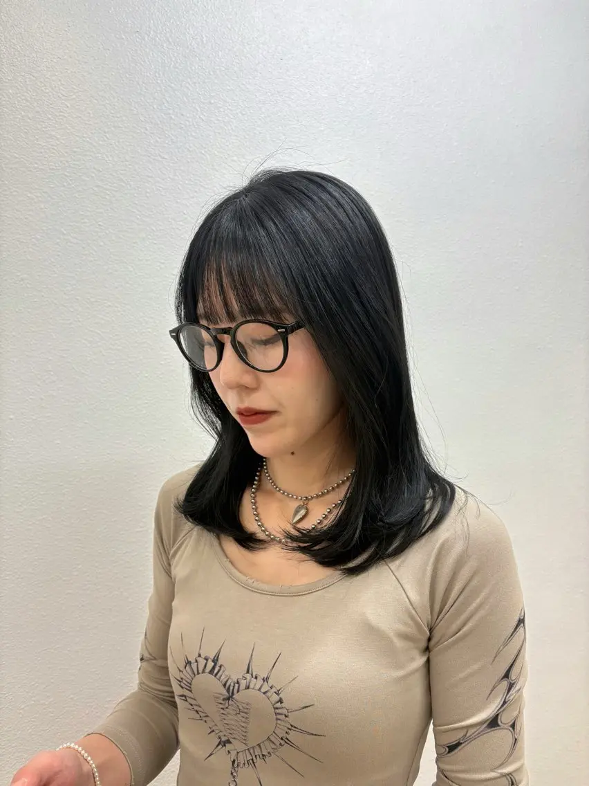 ミディアム カラー 黒髪 ブルーカラー ブルーブラック 透明感カラー カット ヘアカラー トリートメント ヘアセット 🌼REINA🌼 毛流れカット🌼赤坂のヘアスタイル