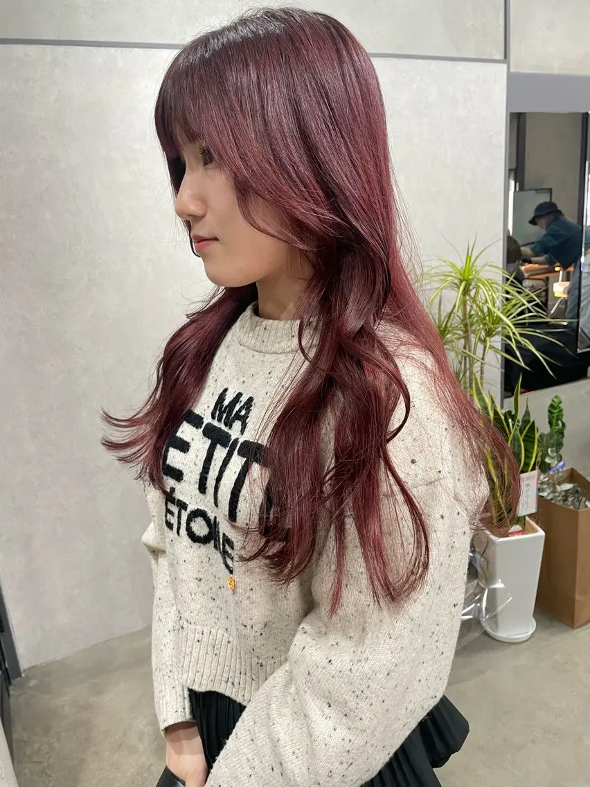 ロング カラー カシス レッドカラー レイヤーカット AIRI layer cut hairのヘアスタイル