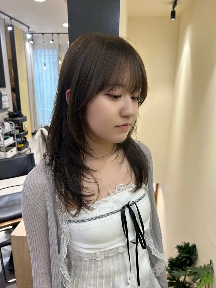 セミロング カラー レイヤーカット カット ヘアカラー トリートメント hubhair レイヤー/透明感のヘアスタイル
