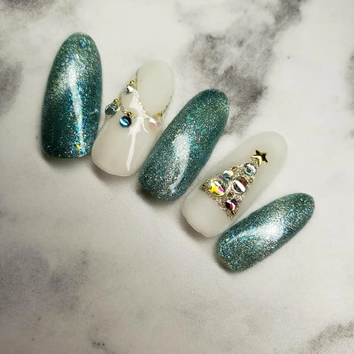 ネイル マグネットネイル 冬ネイル クリスマス ハンドネイル Nail salon Coco【溝の口駅】のネイルデザイン