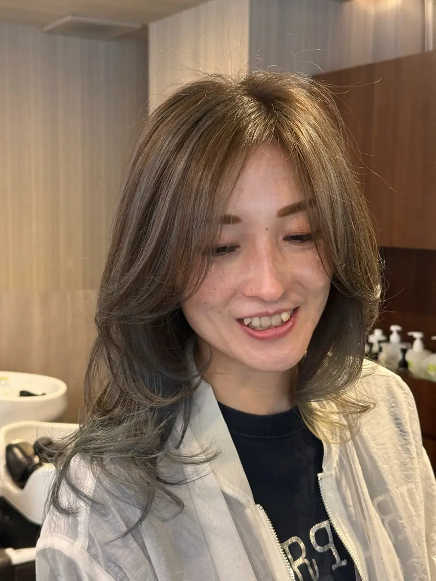 カラー バレイヤージュ ハイトーンカラー ヘアカラー トリートメント 鈴木愛海/レイヤー /透明感カラーのヘアスタイル