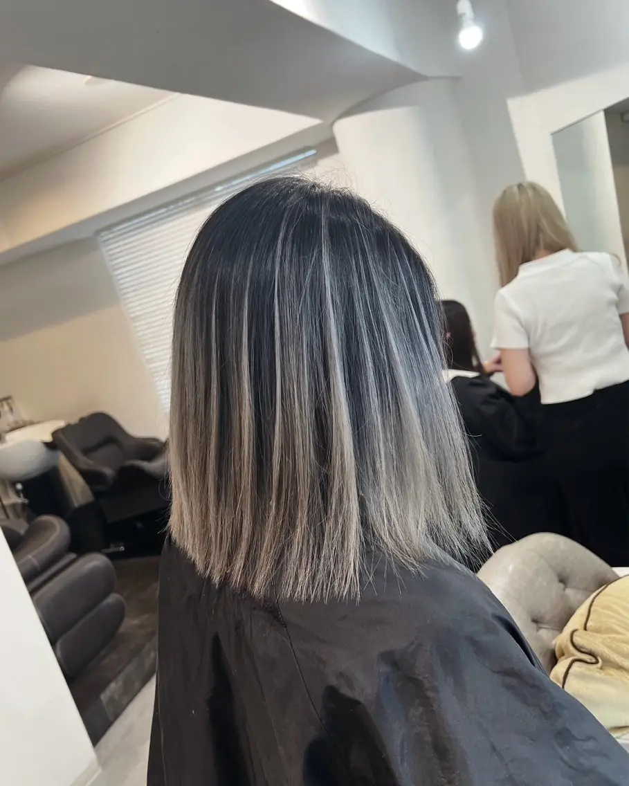ショート カラー バレイヤージュ シルバー ホワイトシルバー レイヤーカット 指名数No.1 /NAOYAのヘアスタイル