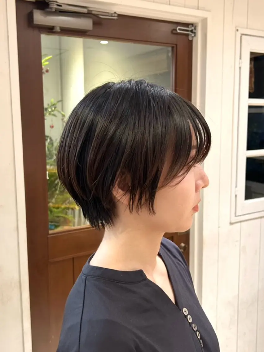 ショート 丸みショート ショートヘア yusa🌿‬レイヤ ー/赤みなしカラーのヘアスタイル