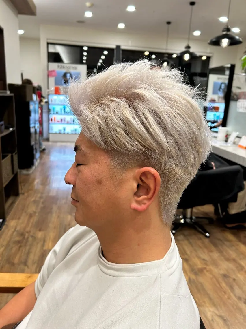 ショート カラー アッシュ ホワイトアッシュ 高橋 春菜のヘアスタイル