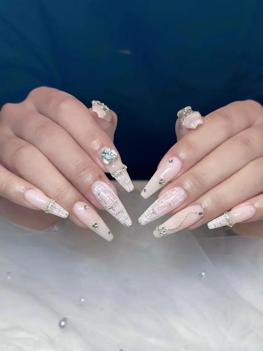 ネイル オーロラネイル ボルドー ブラウン 氷ネイル・うるうるネイル キラキラネイル ハンドネイル Julli NailStudioのネイルデザイン