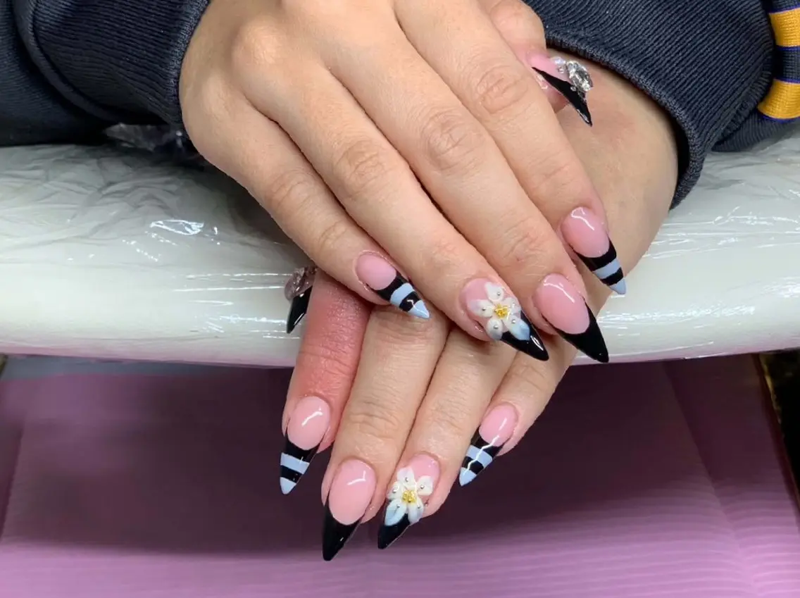 ネイル オーロラネイル 氷ネイル・うるうるネイル 韓国ネイル 水色 夏ネイル ハンドネイル kirakime nailのネイルデザイン