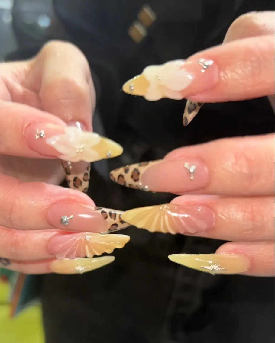 ネイル ハンドネイル 🪐富島彩夏 /海外nail🪐のネイルデザイン