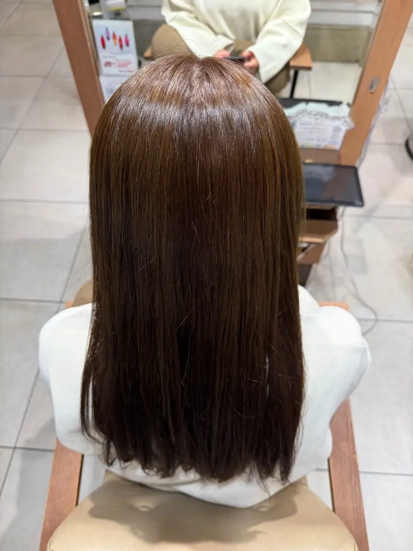 セミロング カラー トリートメント 足立 初葉のヘアスタイル