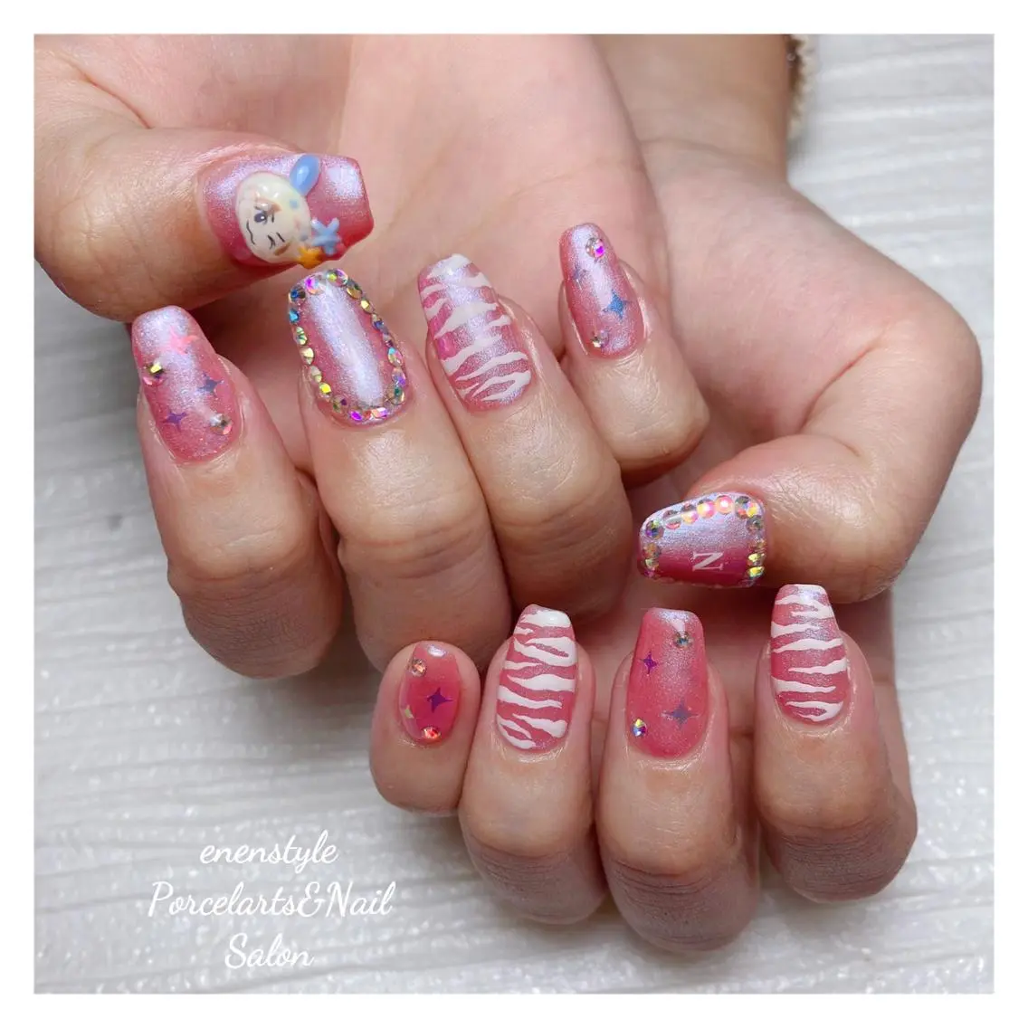 ミディアム ネイル 🐾enen style 🐾のネイルデザイン