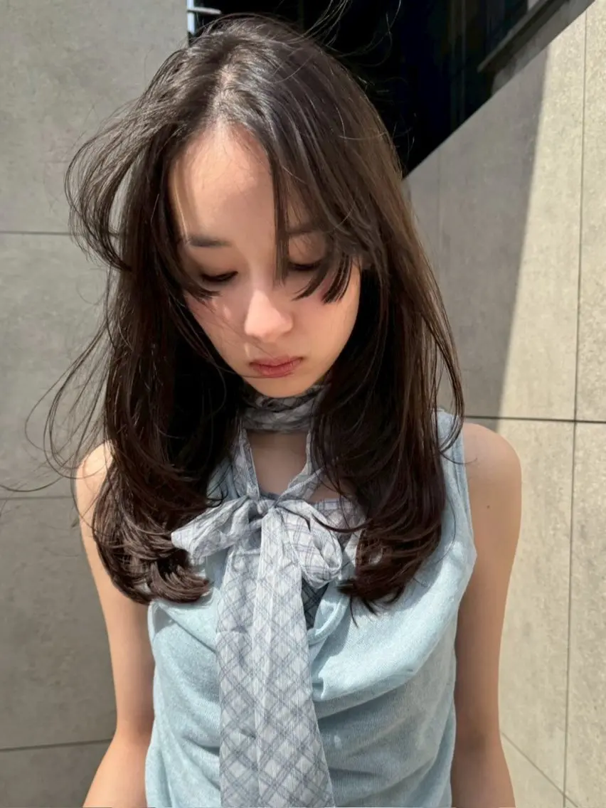 セミロング カット ヘアカラー トリートメント ブリーチ🌟レイヤー 縮毛矯正/青木華音のヘアスタイル