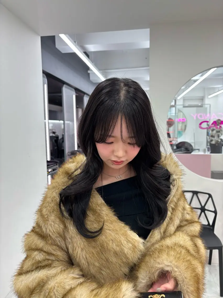 セミロング カラー 抜け感レイヤー︴ ニュアンスカラーのヘアスタイル