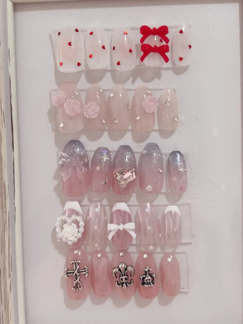 ネイル HENECY🍓 momokaのネイルデザイン
