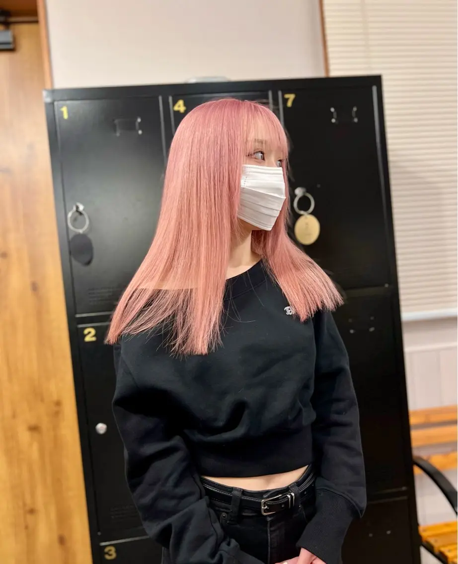 ロング カラー ブリーチ ピンクカラー ヘアカラー トリートメント LE Nのヘアスタイル