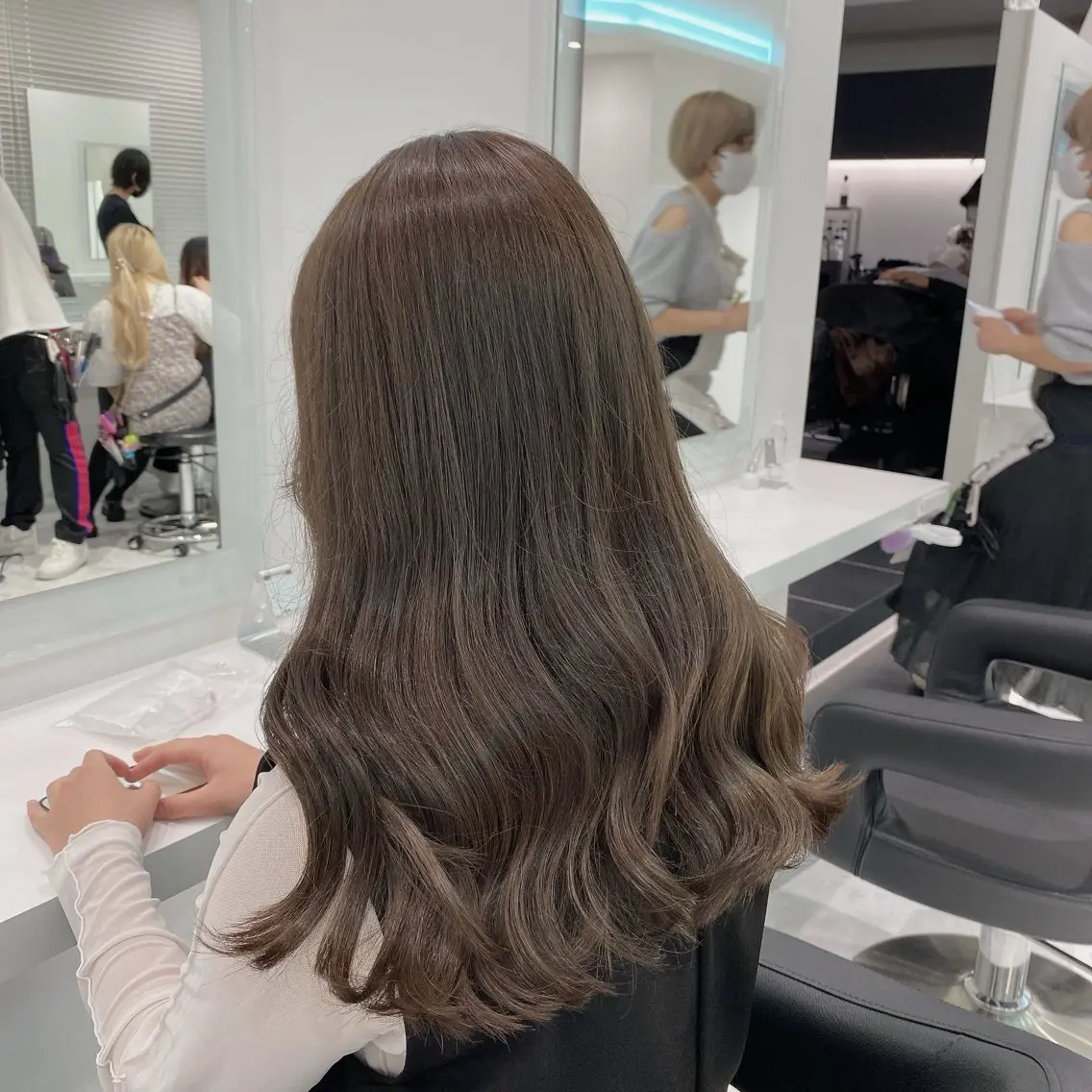 セミロング カラー センターパート特化 井上健太のヘアスタイル