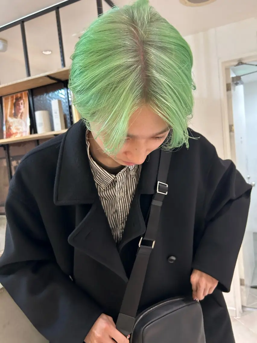 ショート カラー メンズ メンズブリーチ ブリーチ ケアブリーチ ミント ミントグリーン カット ヘアカラー トリートメント 村上雅人 ナチュラルモードのヘアスタイル