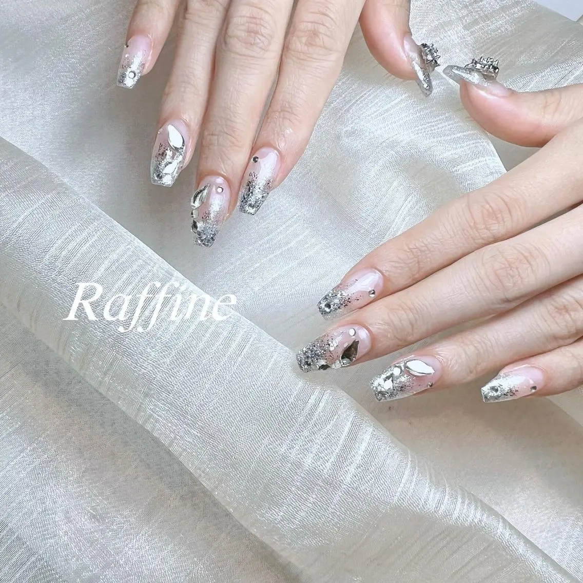 ネイル ハンドネイル ハンドケア RAFFINE haru🦋🩵のネイルデザイン