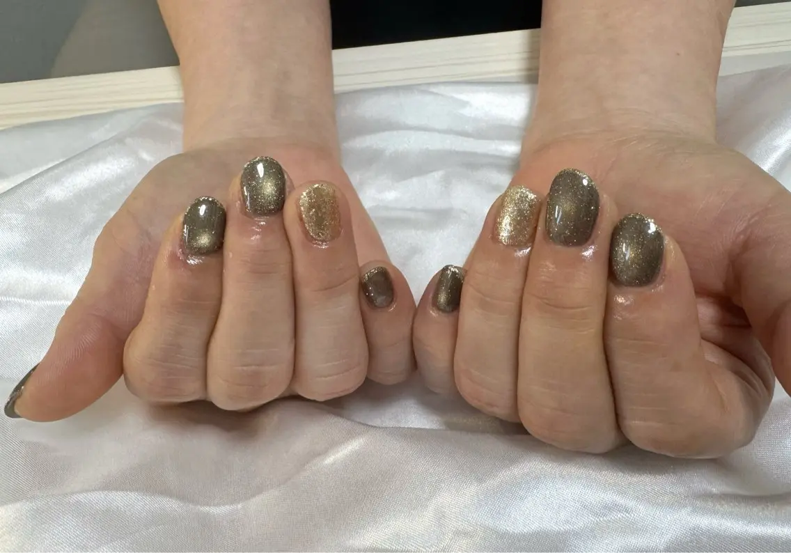 ネイル フラッシュネイル フラッシュマグ ゴールド ラメ(グリッター) マグネットネイル ハンドネイル Amule nailのネイルデザイン