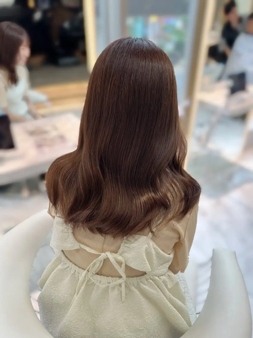 セミロング カット ヘアカラー トリートメント Lond  Emi 艶髪モテヘアのヘアスタイル