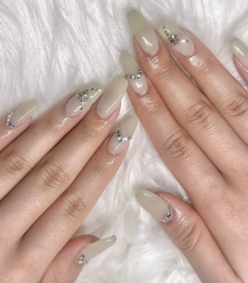 ネイル グリーン 春ネイル ハンドネイル CHARME 🤎〔RINA〕のネイルデザイン