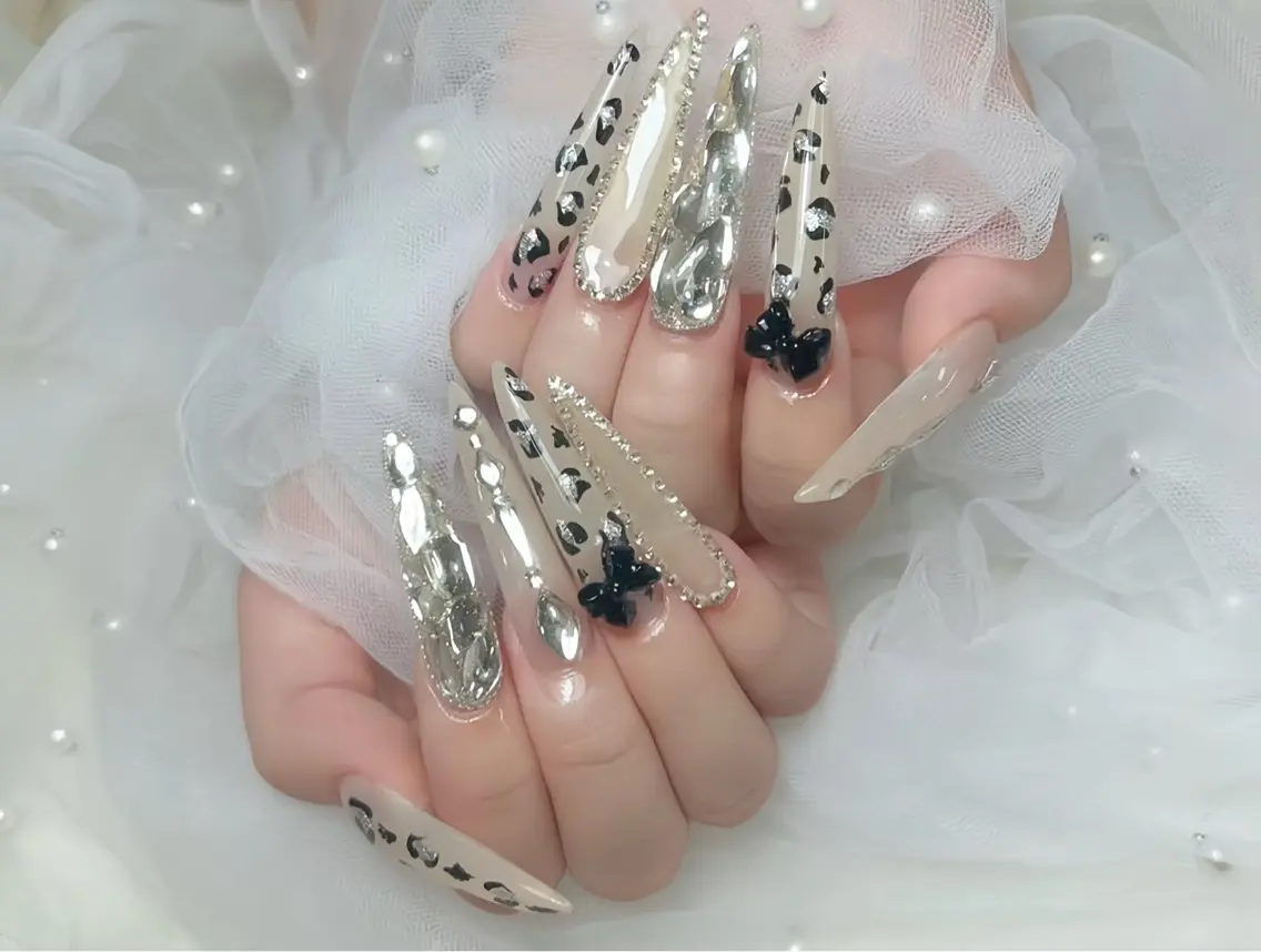 ネイル オーロラネイル チークネイル 桜ネイル クリアネイル ドット ハンドネイル Rin Nail 新大久保店のネイルデザイン
