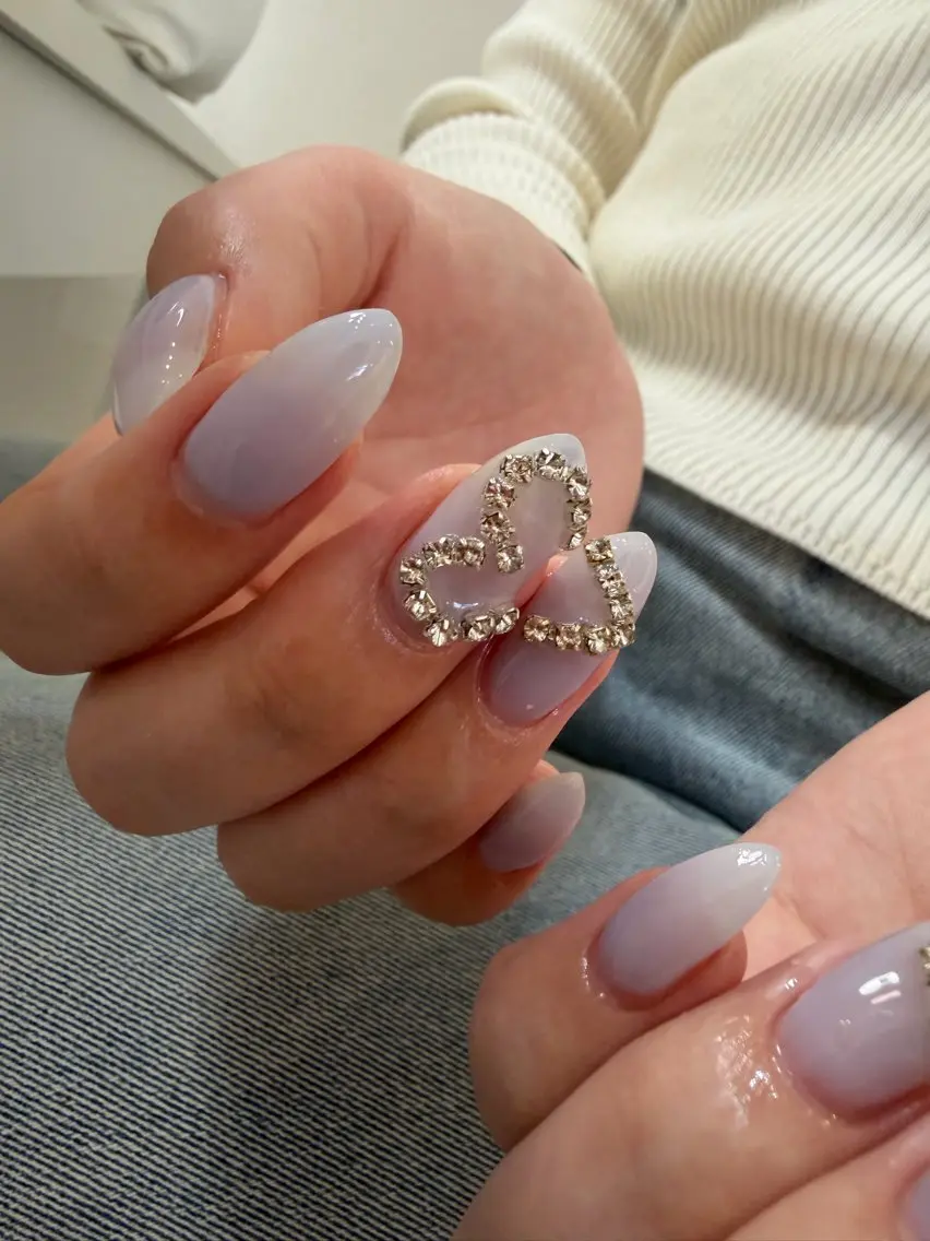ネイル ハート WHITE NAIL Nanamiのネイルデザイン