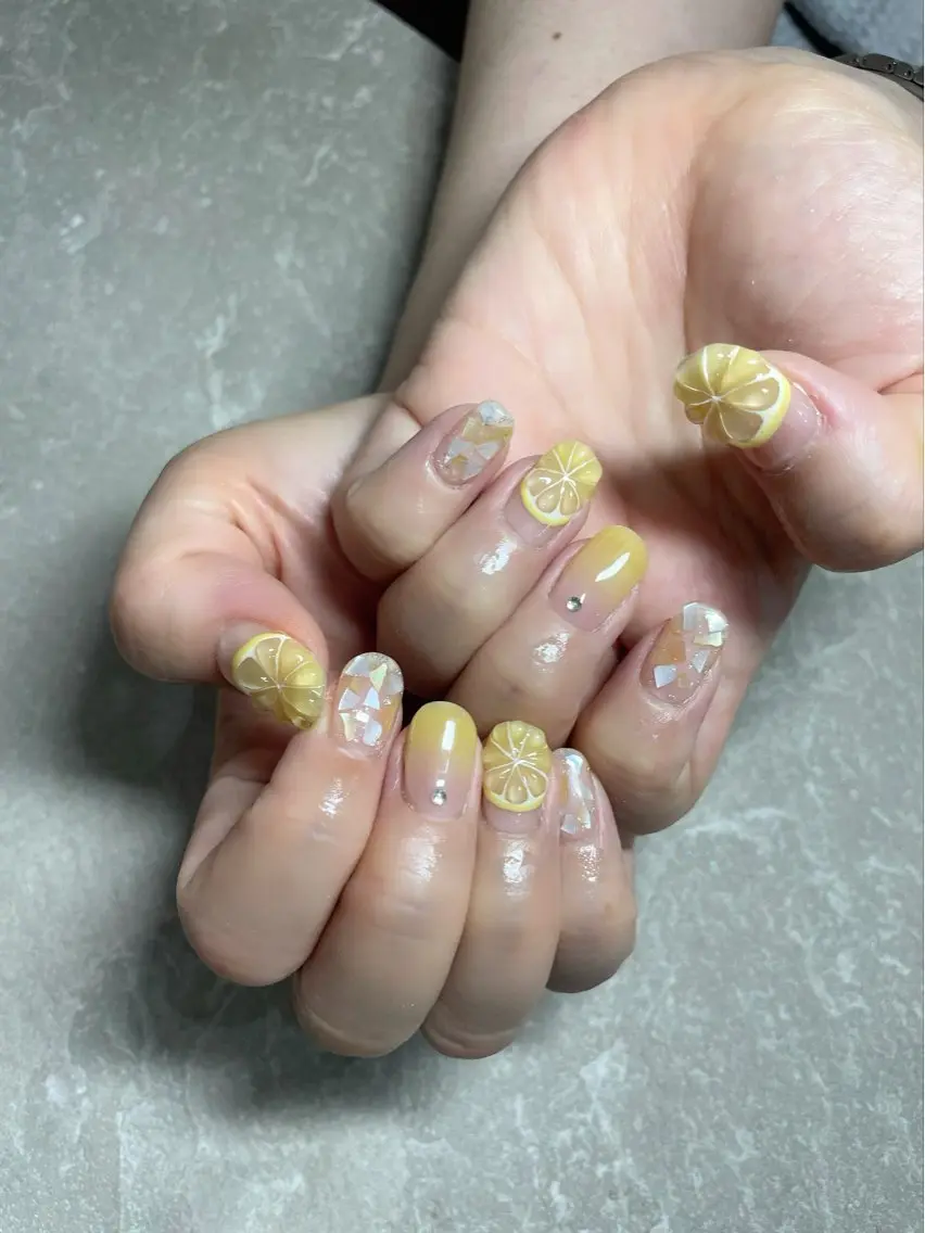 ネイル LAVISH 大和店 emi・:*+のネイルデザイン