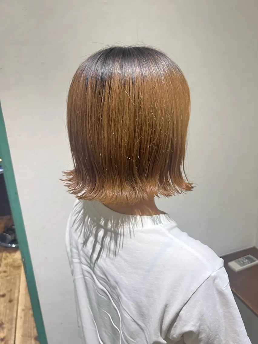 ミディアム ボブ PON　ハイトーン ショートカット心斎橋のヘアスタイル