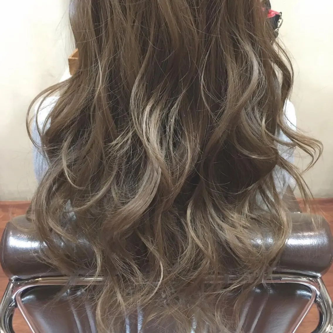 セミロング ロング 外国人風カラー ハイライト 推し活専用 【派手髪】飯野ゆかりのヘアスタイル