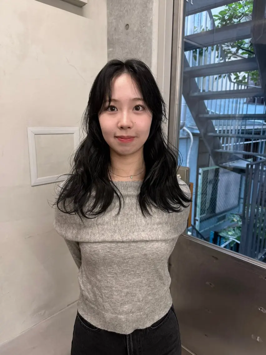ロング カラー ロングレイヤー アッシュ ベージュカラー ブリーチ 透明感カラー カット ヘアカラー トリートメント 誰より丁寧なカット/ 小林輝/レイヤーのヘアスタイル