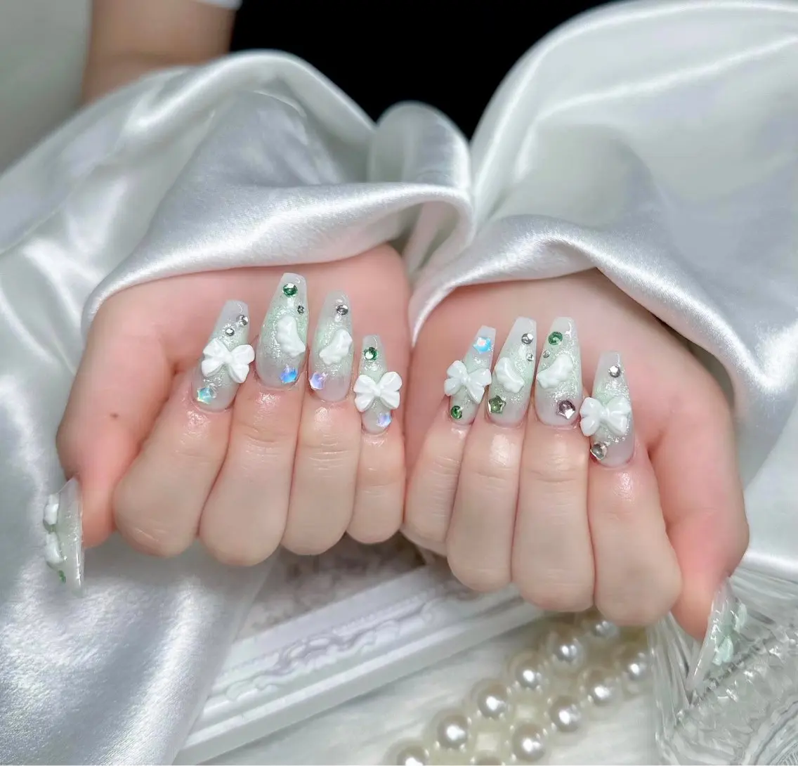 ネイル オーロラネイル チークネイル フラッシュネイル フレンチネイル ジェルネイル ハンドネイル ハンドケア Miyu Nailのネイルデザイン