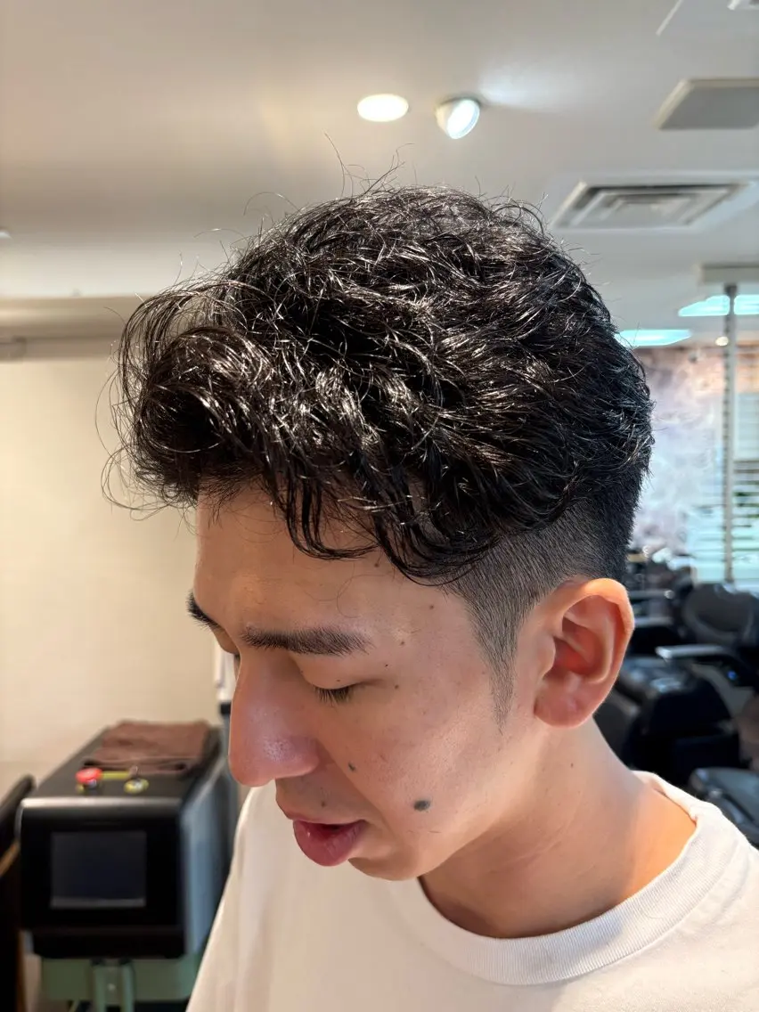ショート メンズ メンズパーマ ツーブロック くせ毛 吉田 秀斗のヘアスタイル