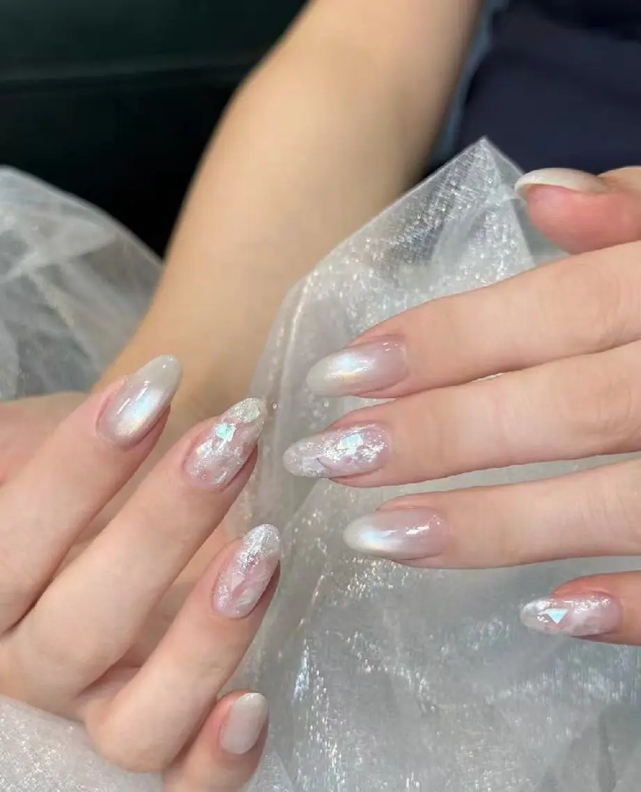 ネイル チークネイル フレンチネイル ジェルネイル ガーリー キラキラネイル ハンドネイル UM Nail Salonのネイルデザイン