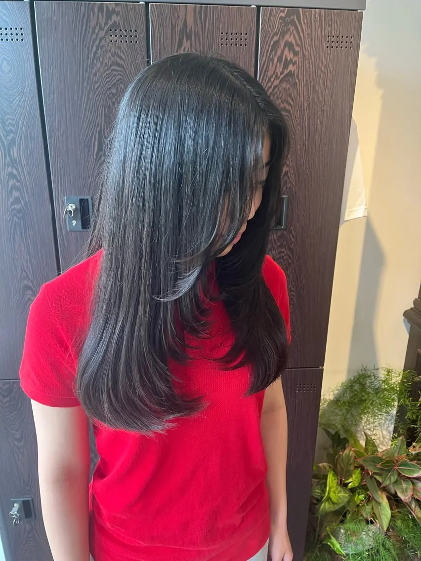 セミロング レイヤーカット 水ノ上 優花のヘアスタイル