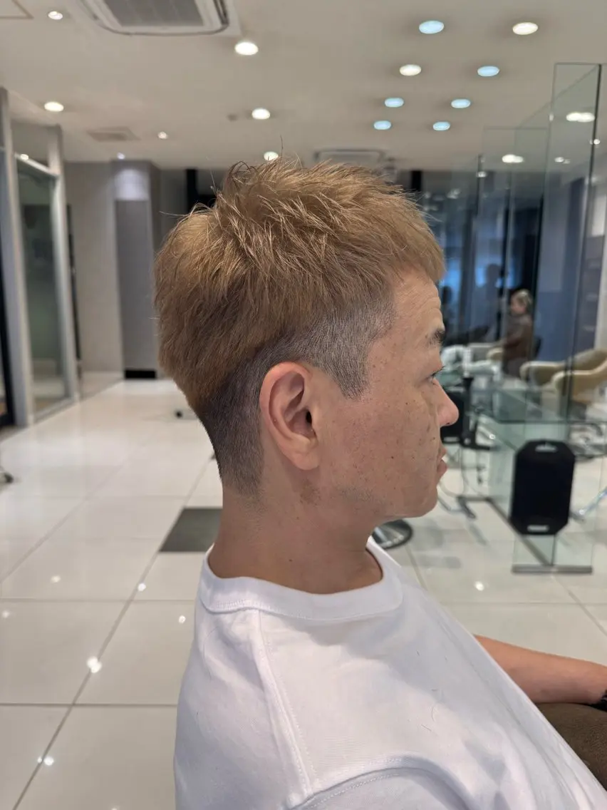 ショート カラー メンズ メンズブリーチ メンズハイトーン ベージュカラー ブリーチ ハイトーンカラー カット ヘアカラー トリートメント EARTH勝田台 吉永嵐のヘアスタイル