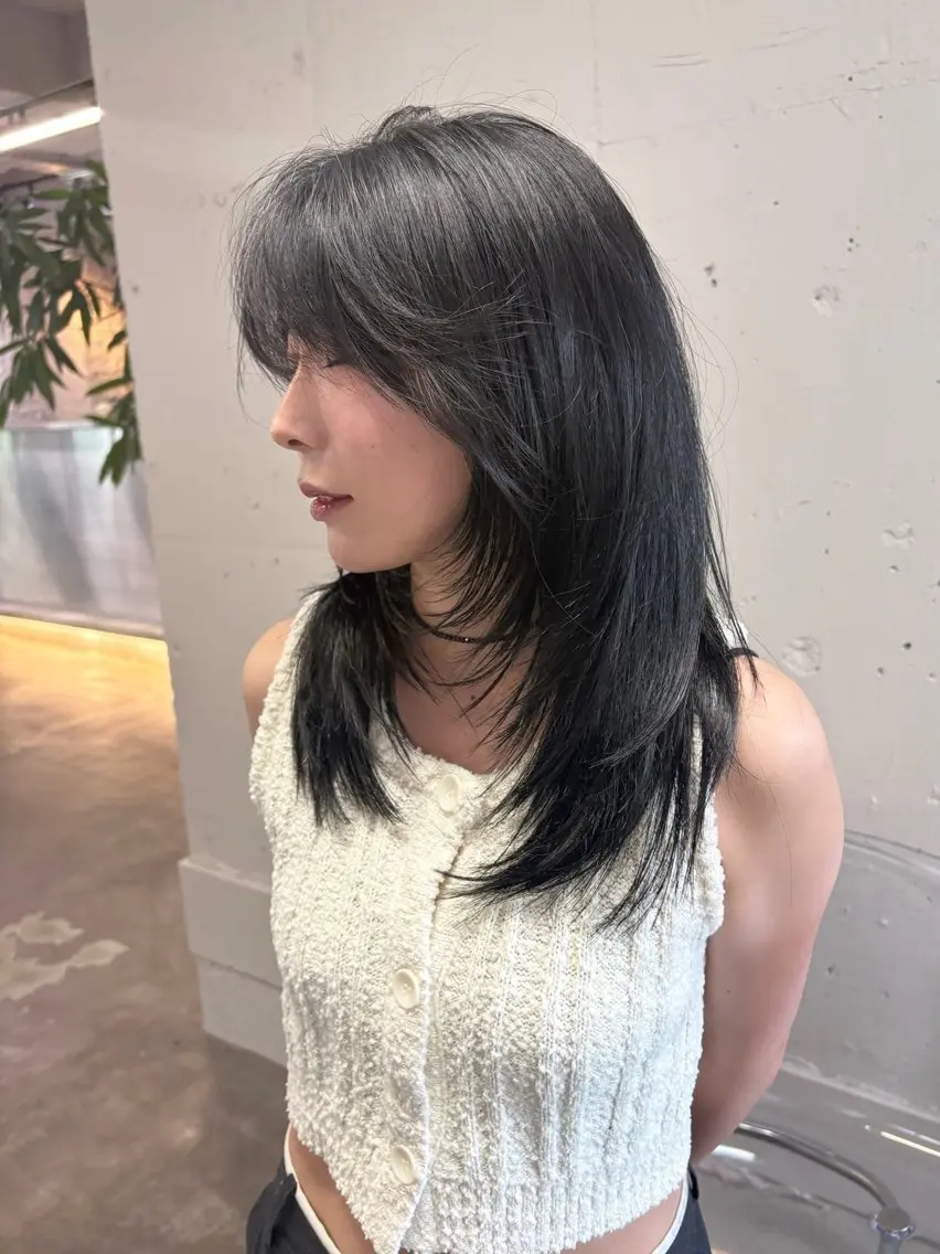 セミロング ハッシュカット🎀 レイヤーカットのヘアスタイル
