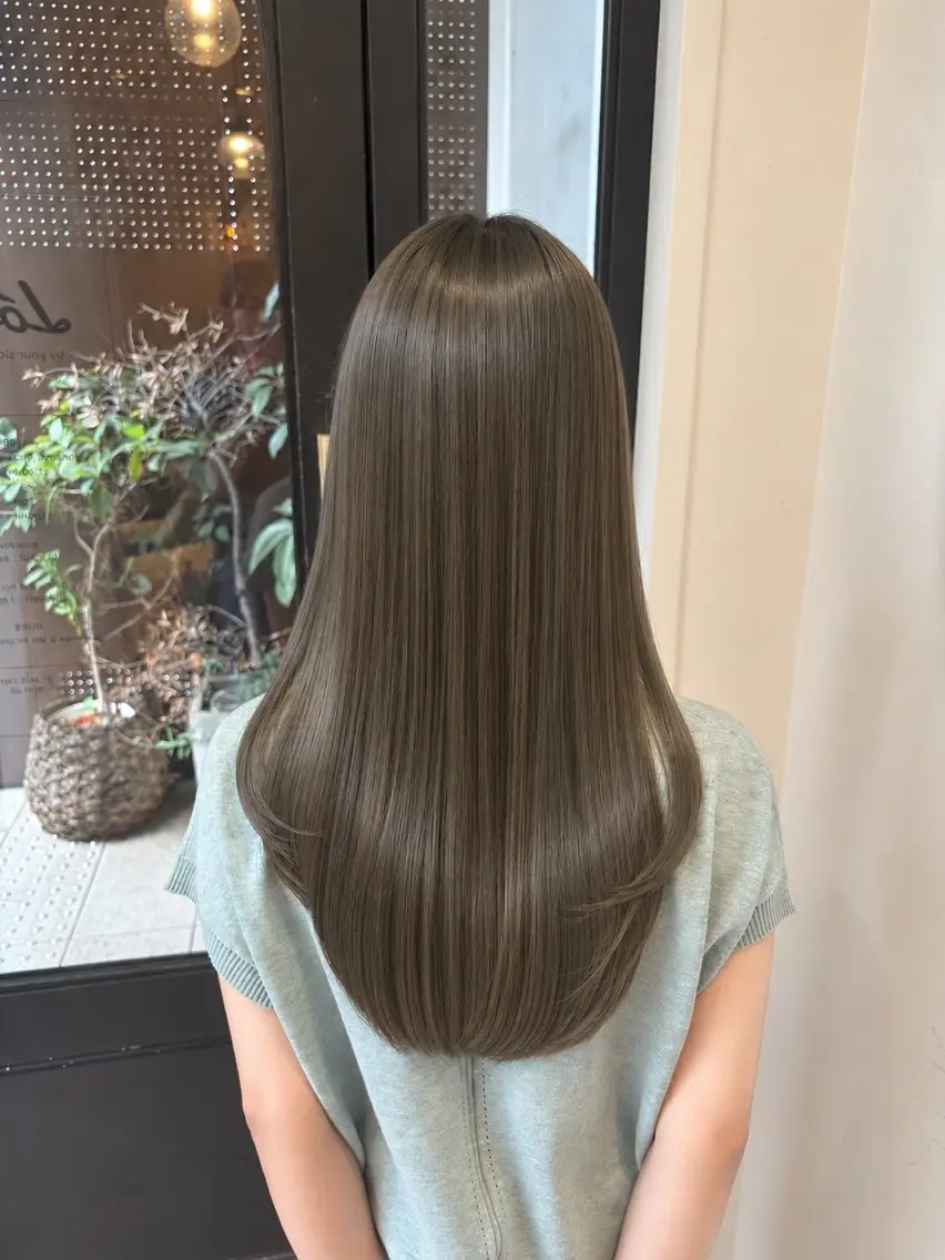 セミロング カラー ベージュカラー 透明感カラー オリーブベージュ ヘアカラー トリートメント ヒナ/酸性ストレート /髪質改善のヘアスタイル
