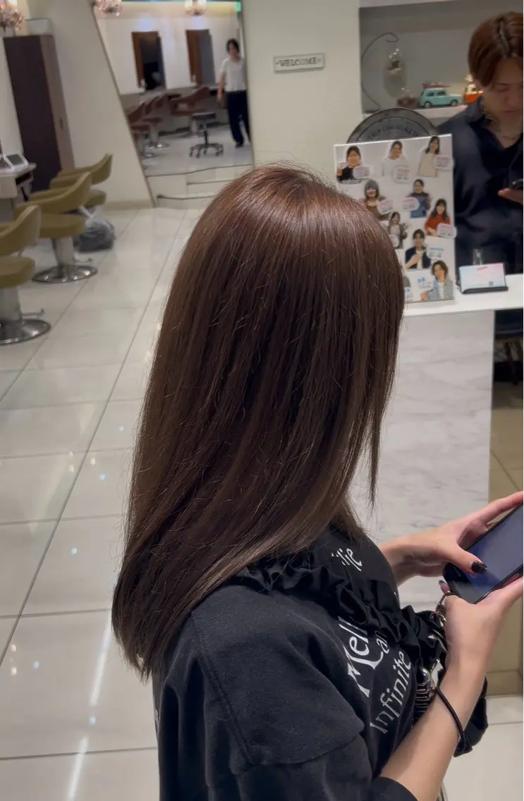 セミロング カラー ベージュカラー 透明感カラー ミルクティーベージュ ヘアカラー 星加 理希のヘアスタイル