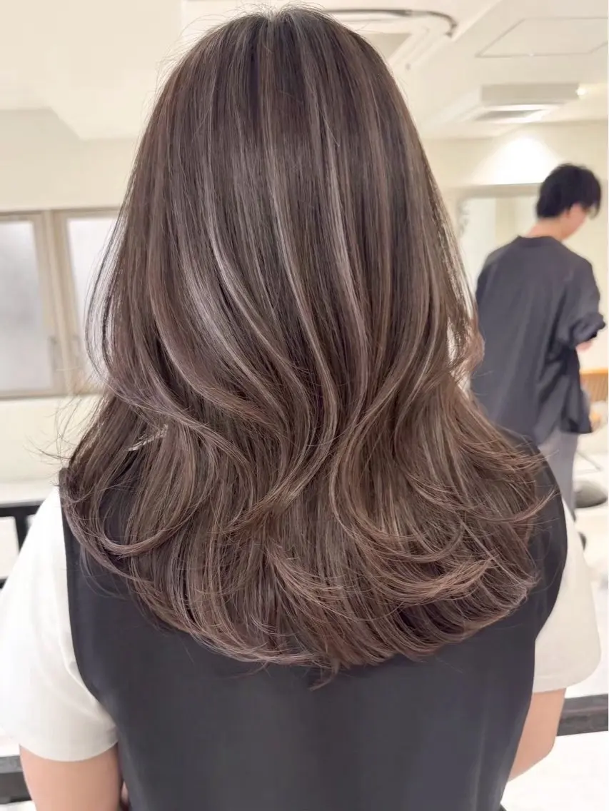 セミロング カラー 透明感カラー グレージュ ハイライトカラー ハイライト ヘアカラー 透明感カラー Lity🤍ྀིaiのヘアスタイル